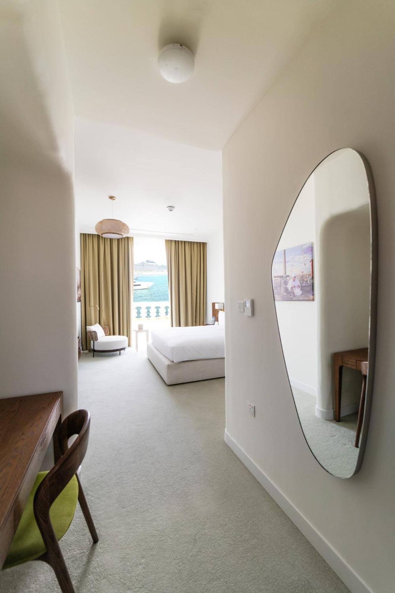 Mina Hotel And Residences By The Torch Доха Экстерьер фото A bedroom at the hotel